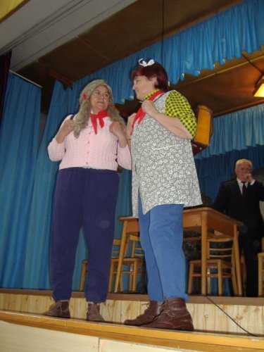 Hraje celá dědina aneb S veselou myslí na nesmysly. - 18.3.2006